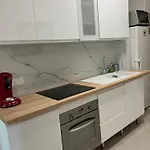 Long Nearby Mariottes H Town Apartament *