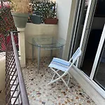 Long Nearby Mariottes H Town Apartament